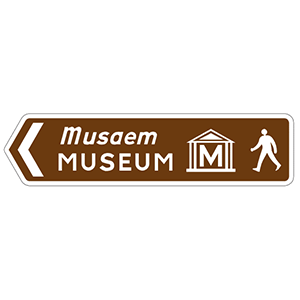 Pedestrian sign to a tourist attraction